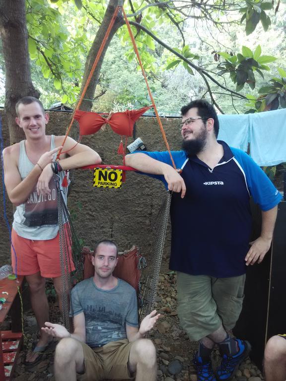Bricks And Bamboo Hostel アンジュナ エクステリア 写真