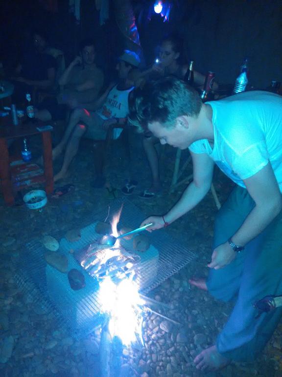 Bricks And Bamboo Hostel アンジュナ エクステリア 写真