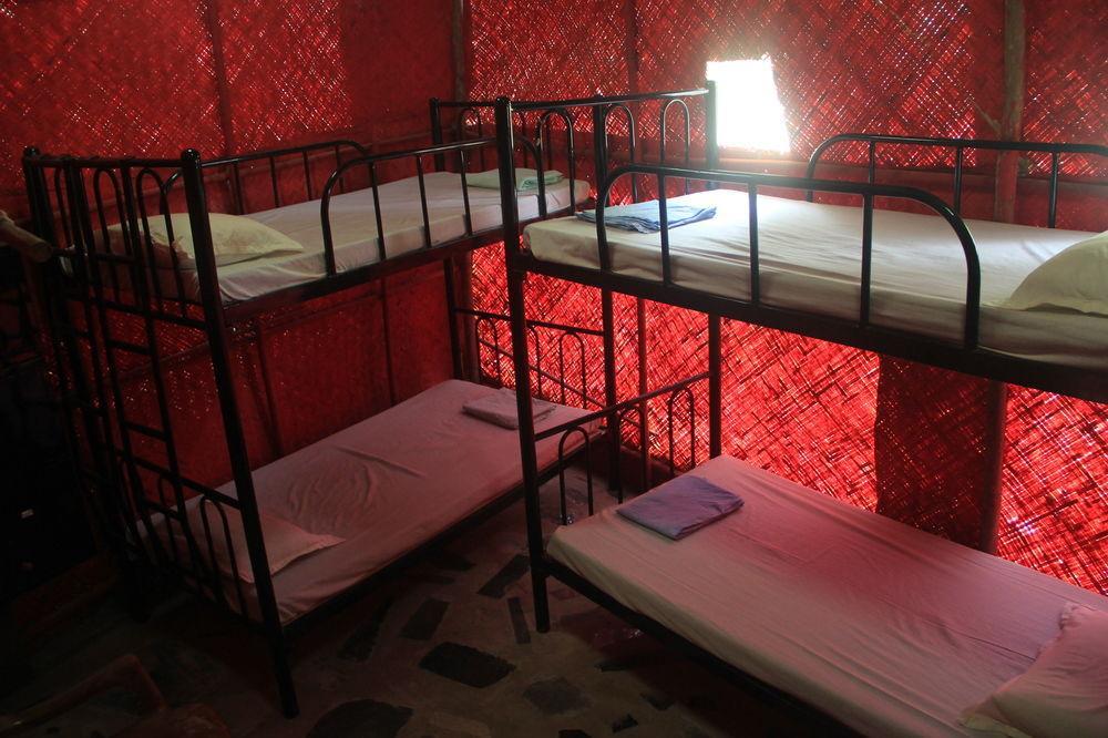 Bricks And Bamboo Hostel アンジュナ エクステリア 写真