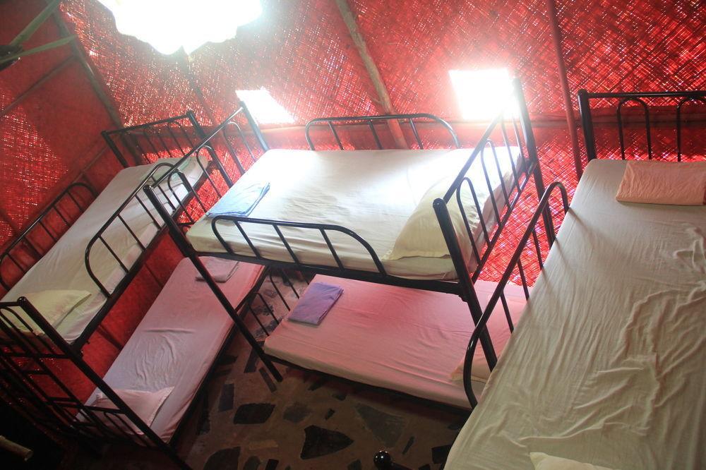 Bricks And Bamboo Hostel アンジュナ エクステリア 写真