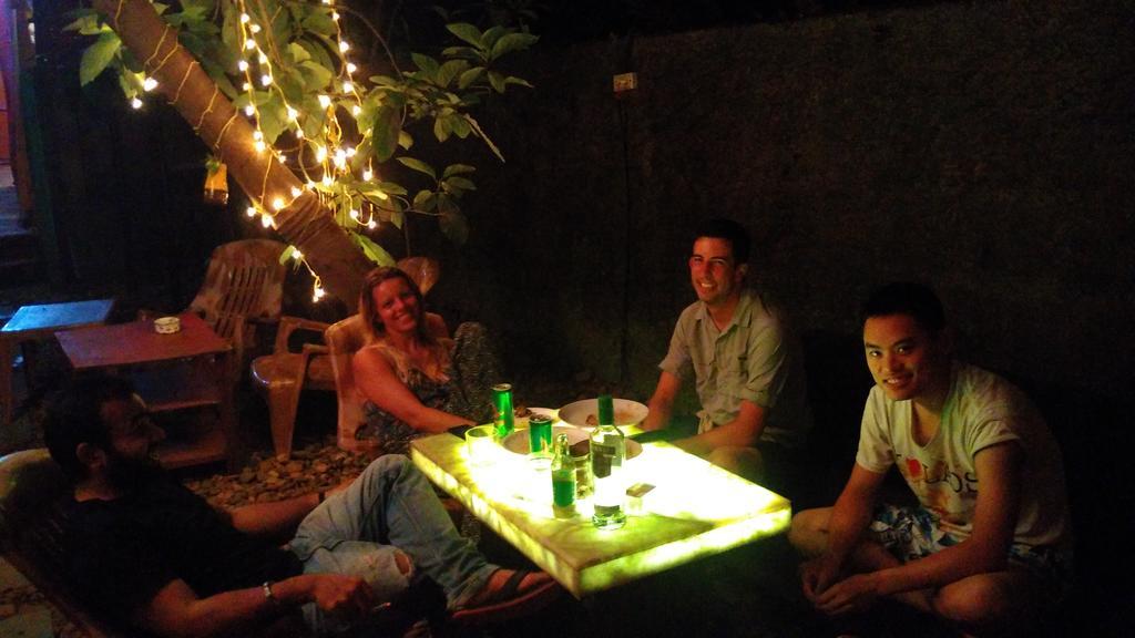 Bricks And Bamboo Hostel アンジュナ エクステリア 写真