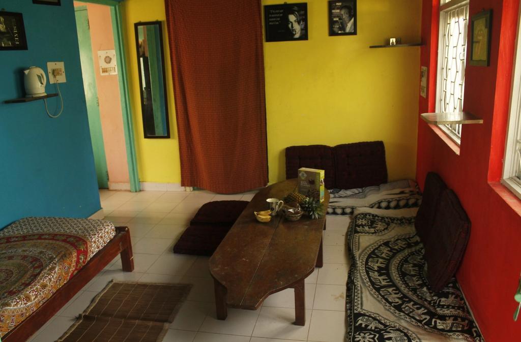 Bricks And Bamboo Hostel アンジュナ エクステリア 写真