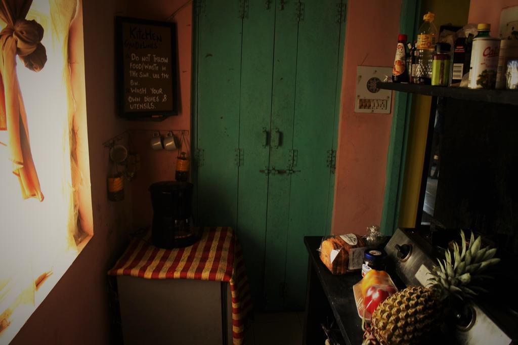 Bricks And Bamboo Hostel アンジュナ エクステリア 写真
