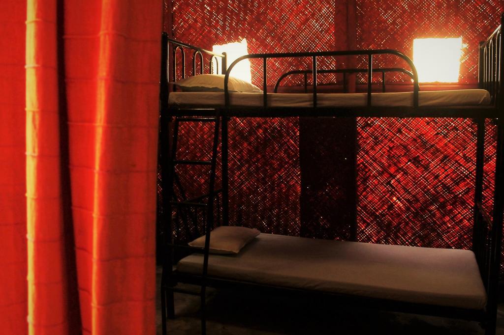 Bricks And Bamboo Hostel アンジュナ エクステリア 写真