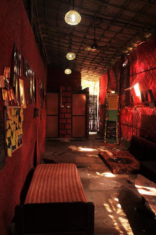 Bricks And Bamboo Hostel アンジュナ エクステリア 写真