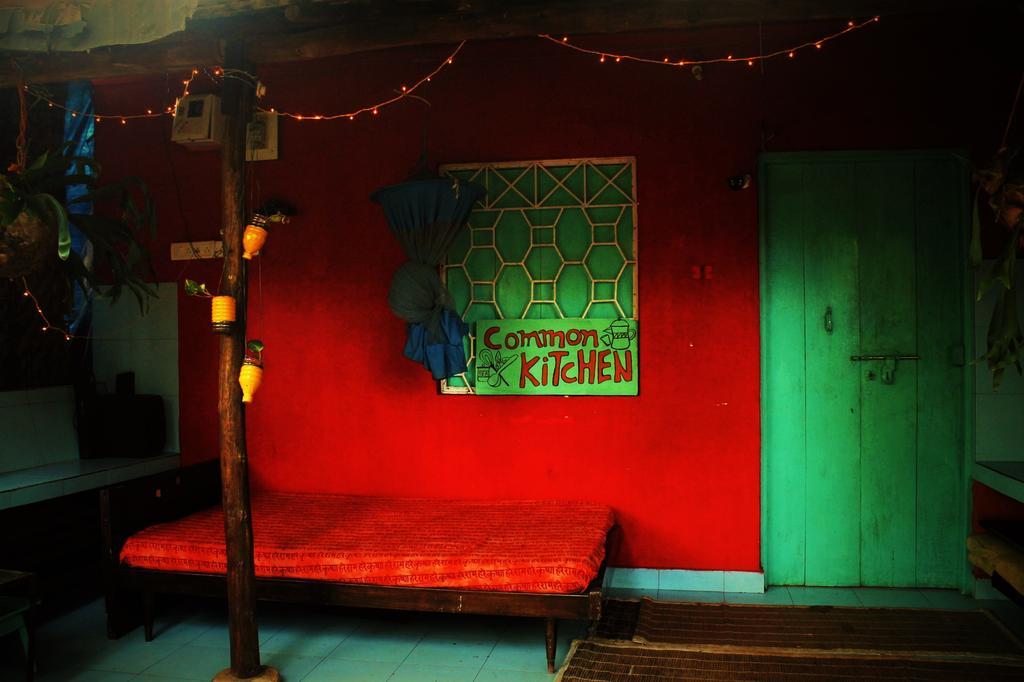 Bricks And Bamboo Hostel アンジュナ エクステリア 写真