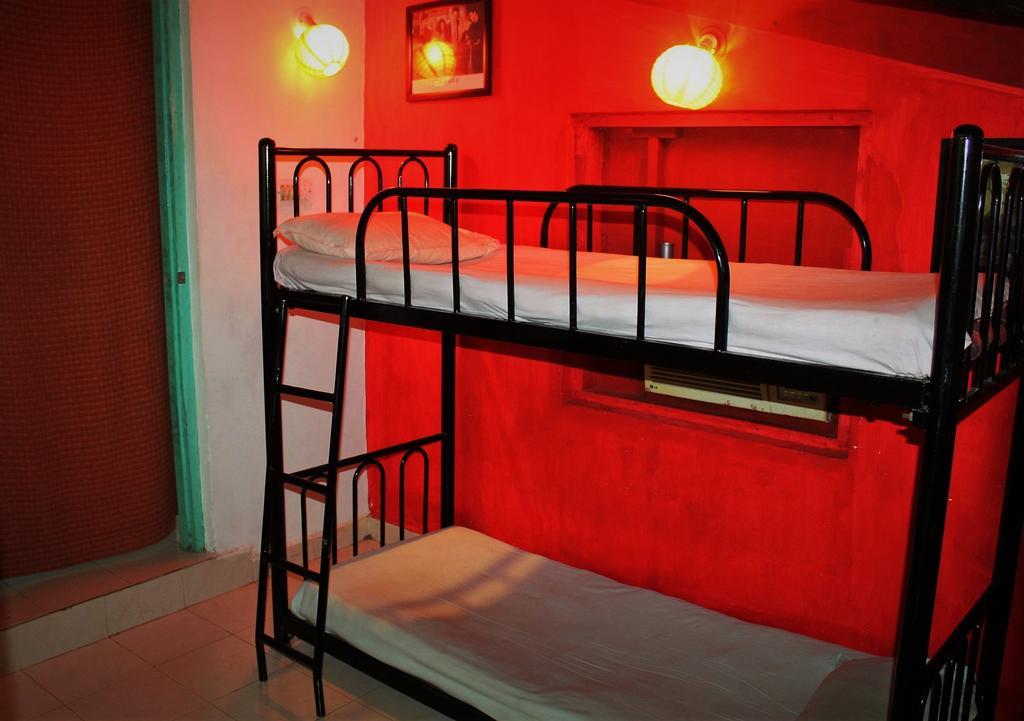 Bricks And Bamboo Hostel アンジュナ エクステリア 写真