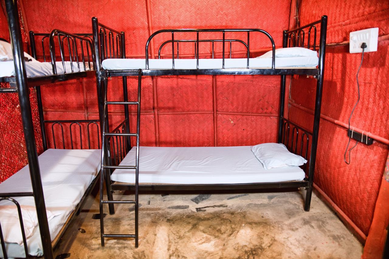 Bricks And Bamboo Hostel アンジュナ エクステリア 写真