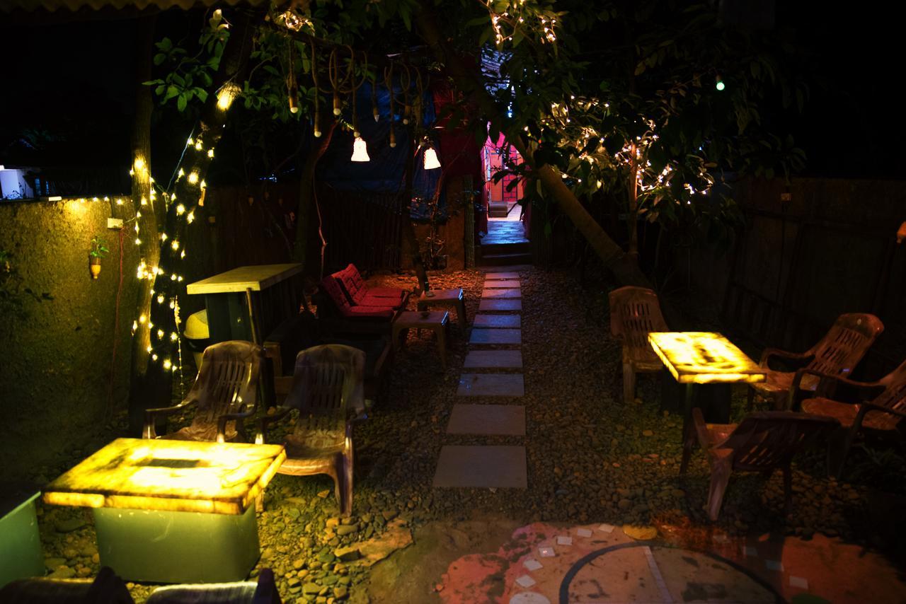 Bricks And Bamboo Hostel アンジュナ エクステリア 写真